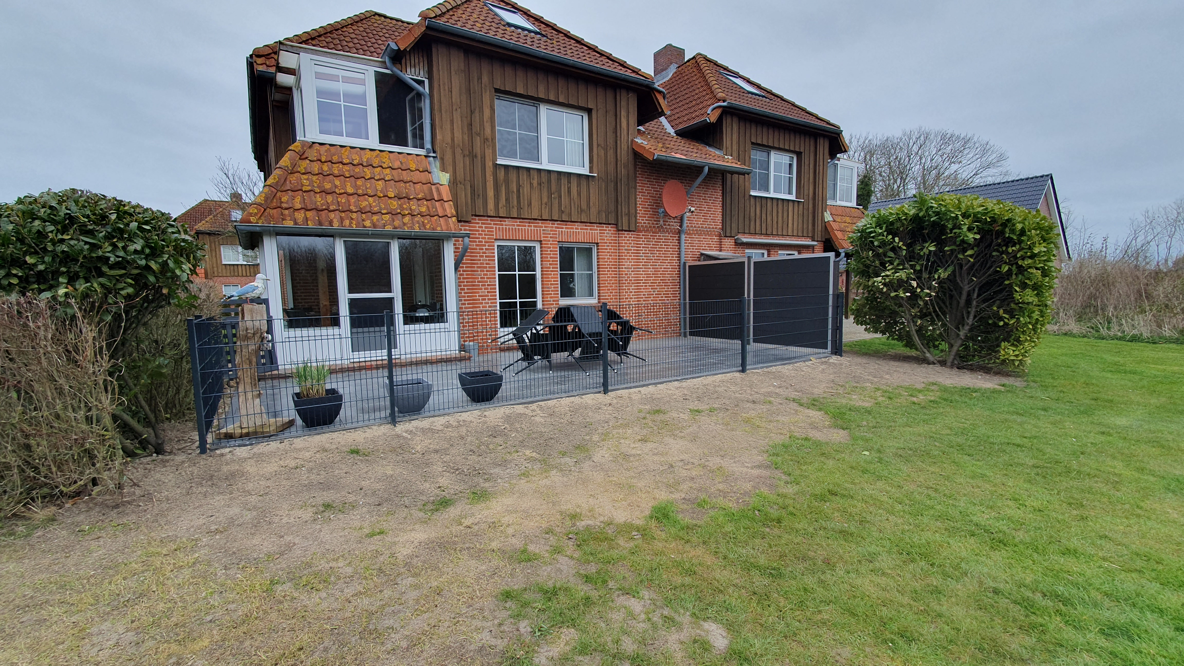 Terrasse komplett neu Ende 2024.