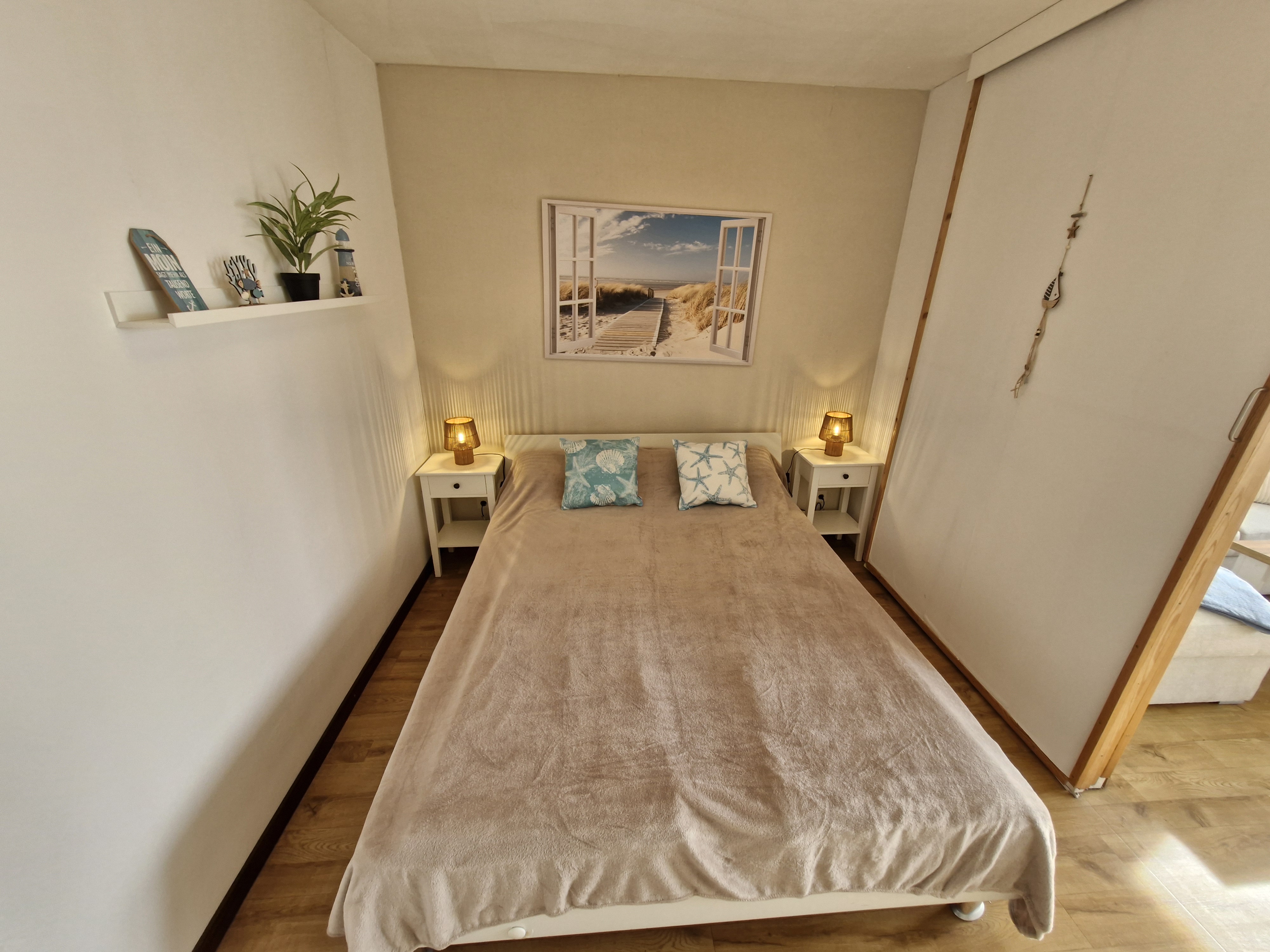 Das Doppelbett hat eine Breite von 160cm